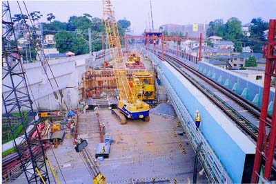 小田急電鉄　世田谷代田・喜多見駅間線増連続立体交差工事 施工状況